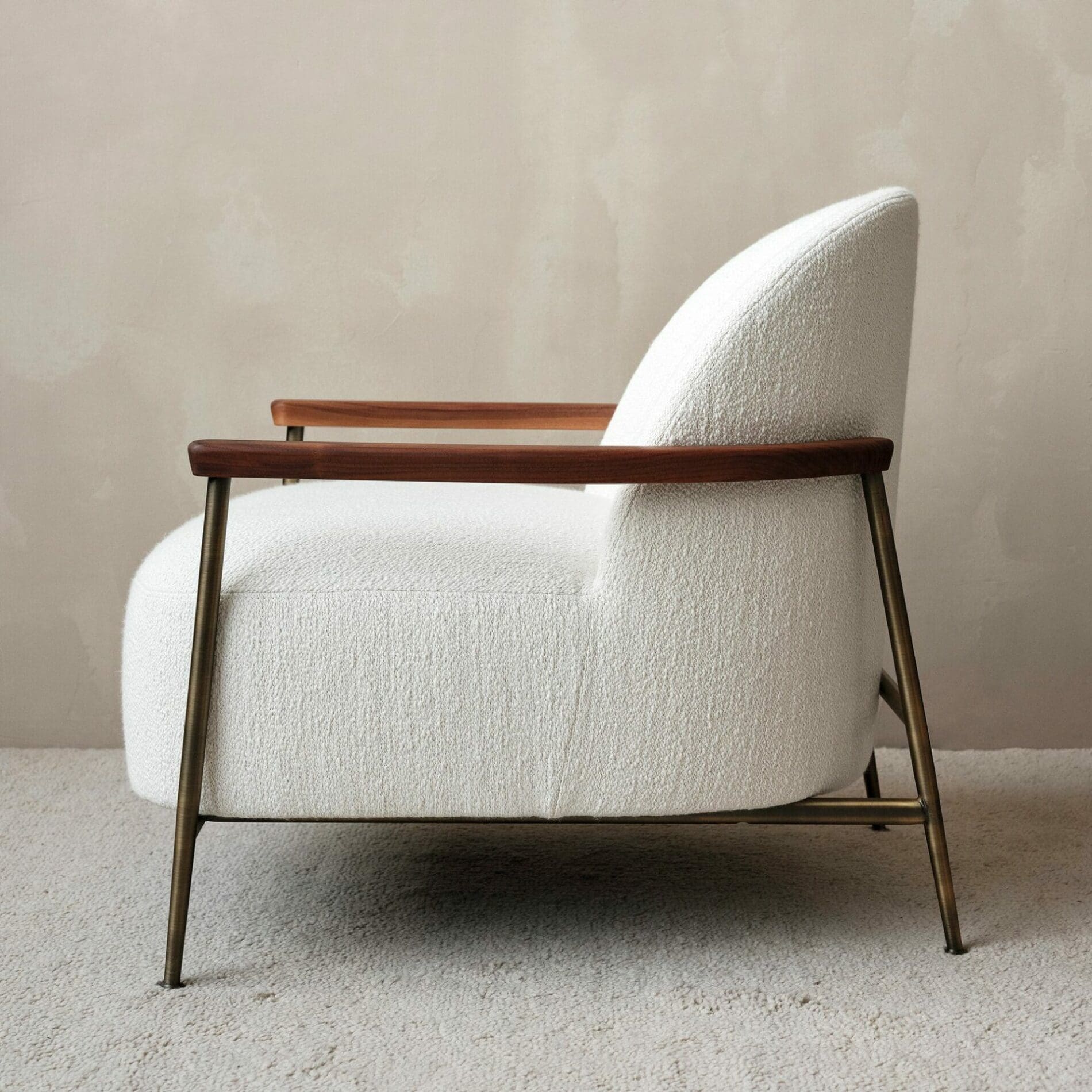 Lounge chair GamFratesi  ivoire et laiton – accoudoirs GUBI neuf