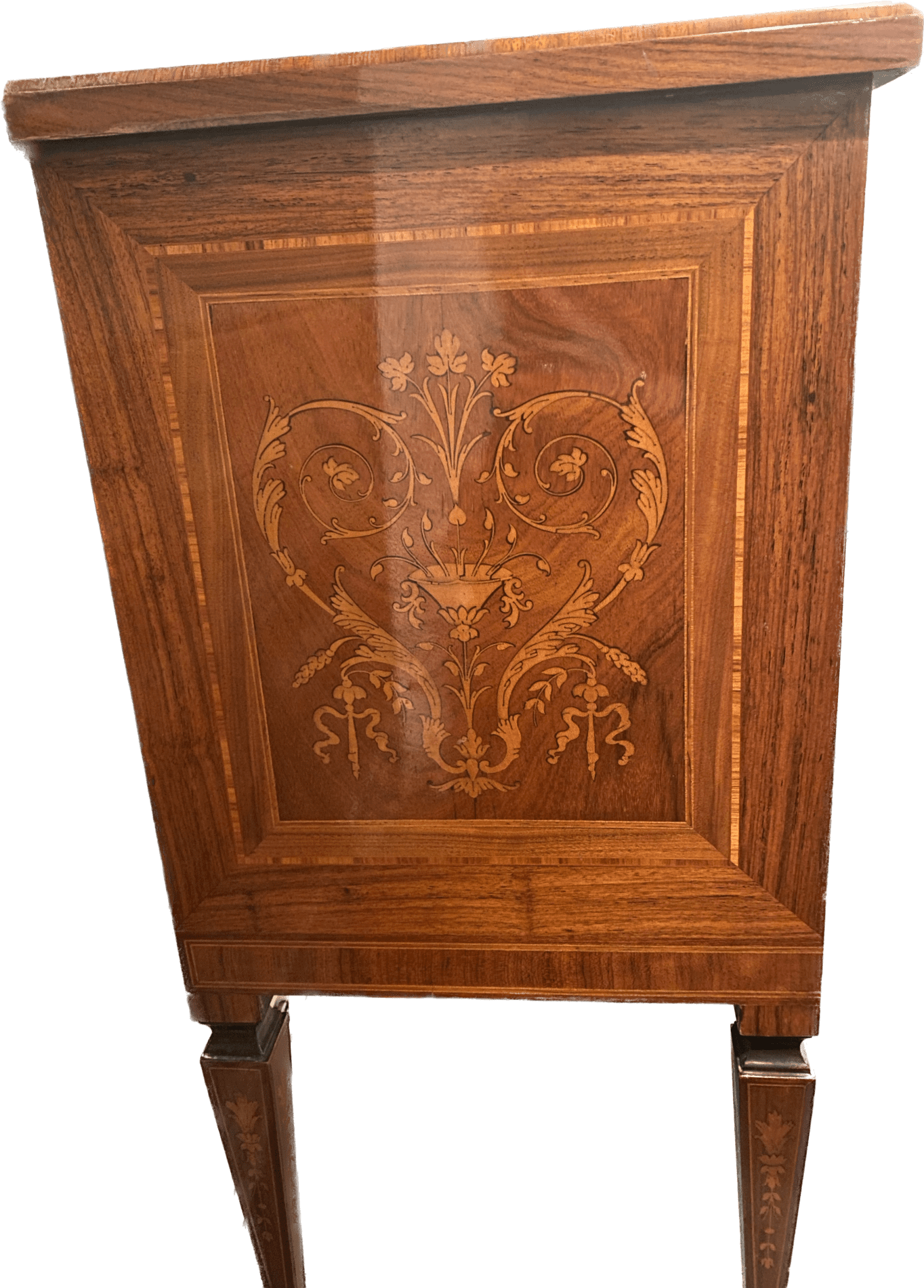 Commode dans le style Louis XVI – Occasion