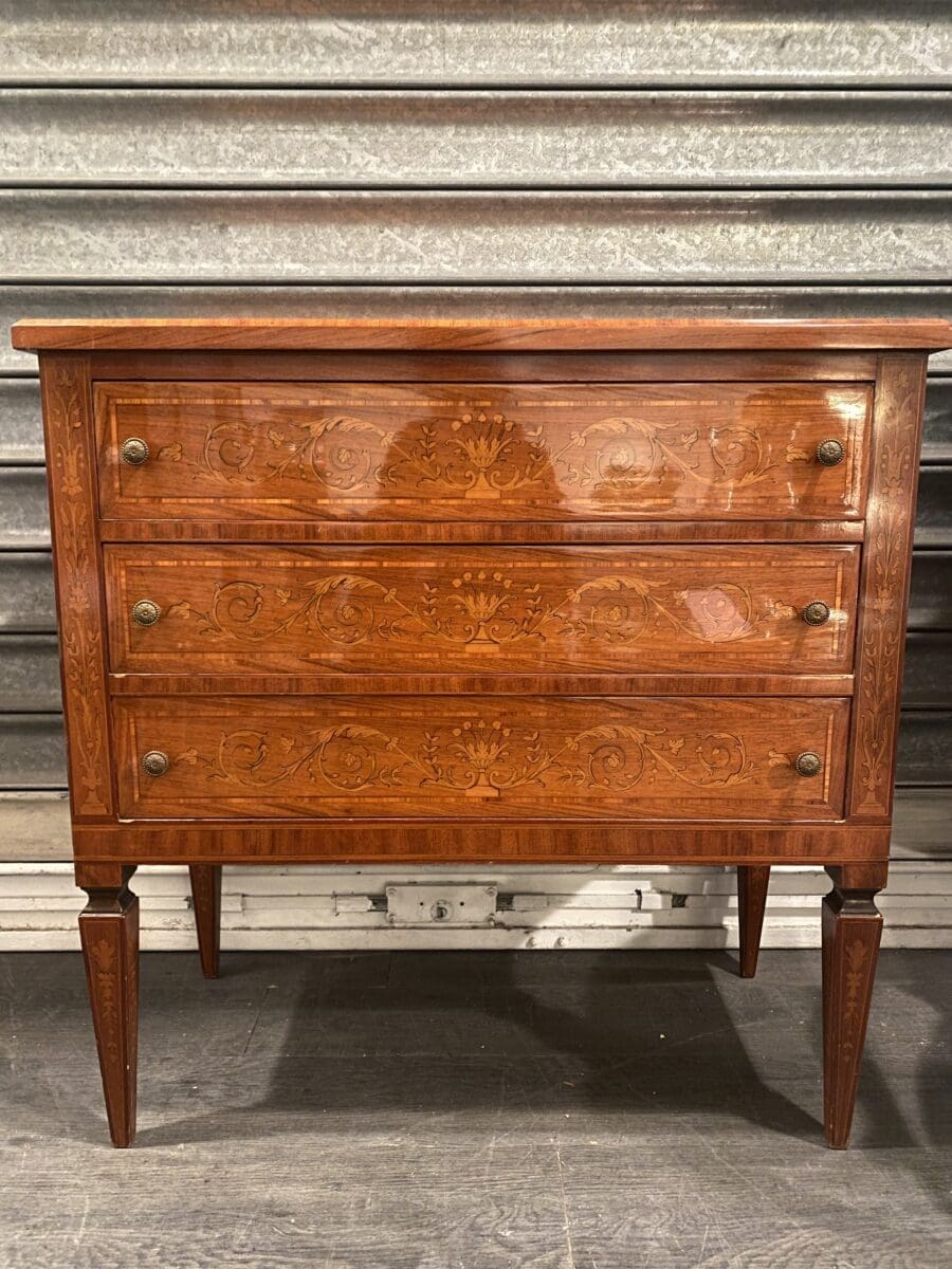 Commode dans le style Louis XVI – Occasion