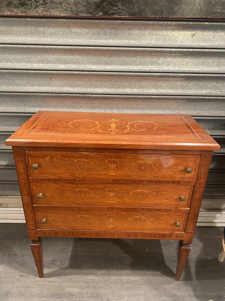 Commode dans le style Louis XVI – Occasion