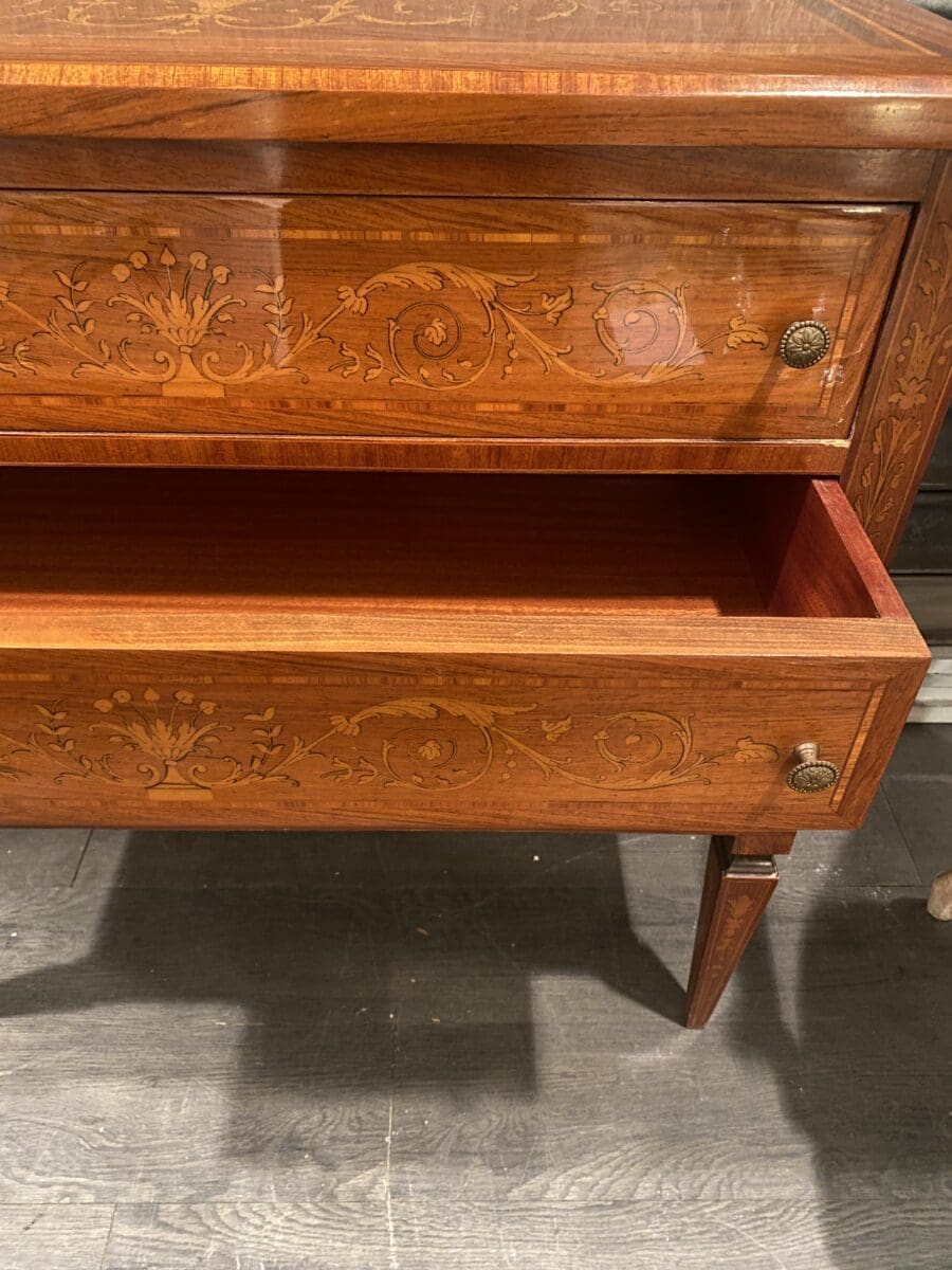 Commode dans le style Louis XVI – Occasion