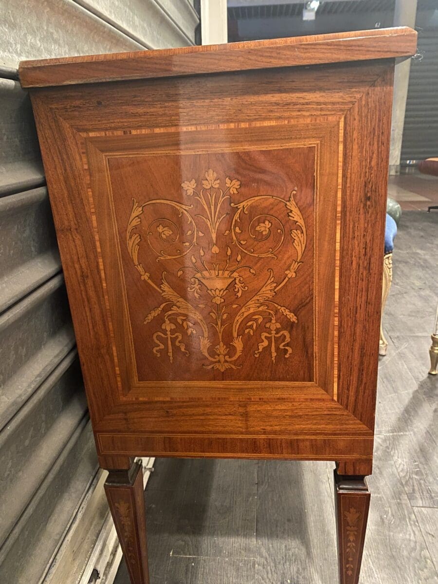 Commode dans le style Louis XVI – Occasion
