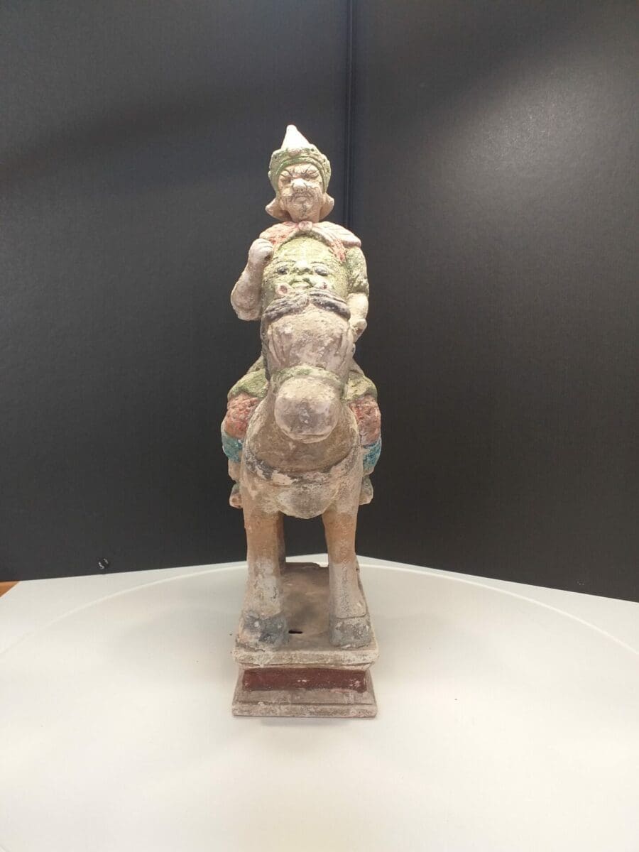 Cavalier – Terre cuite polychrome – Époque Ming