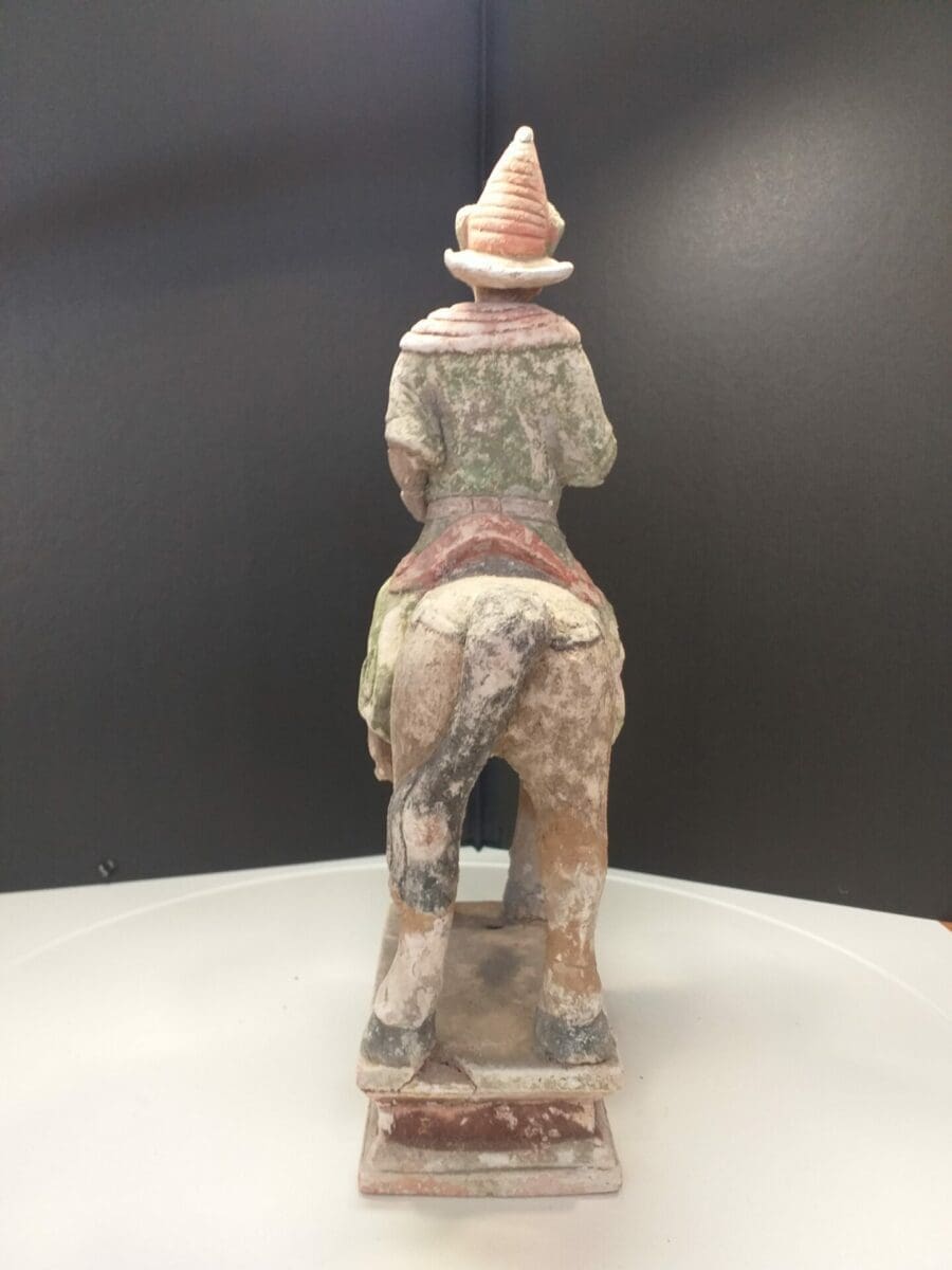 Cavalier – Terre cuite polychrome – Époque Ming