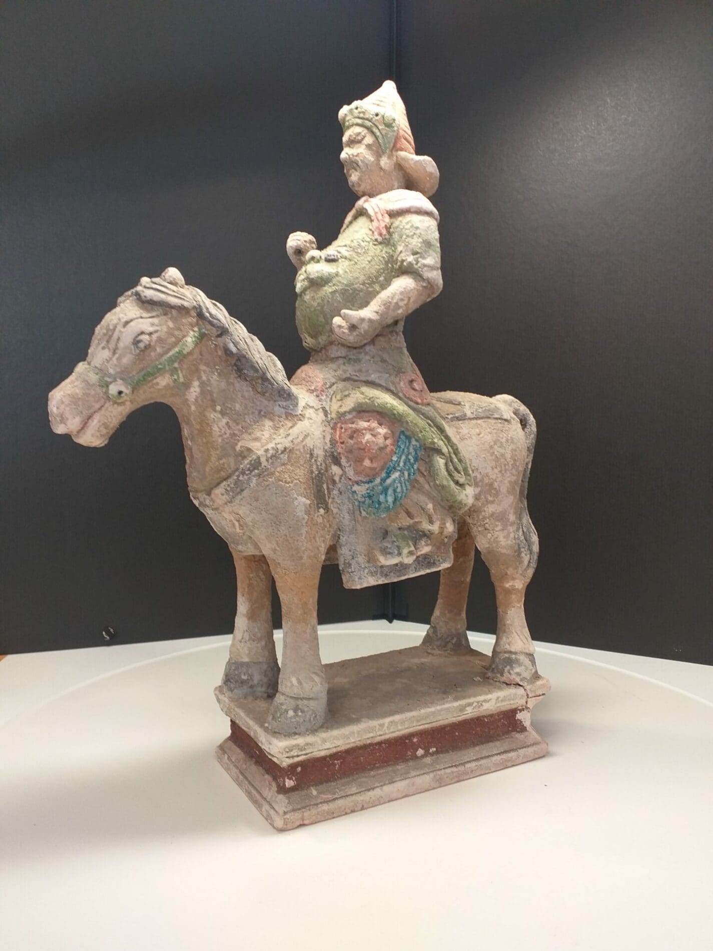 Cavalier – Terre cuite polychrome – Époque Ming