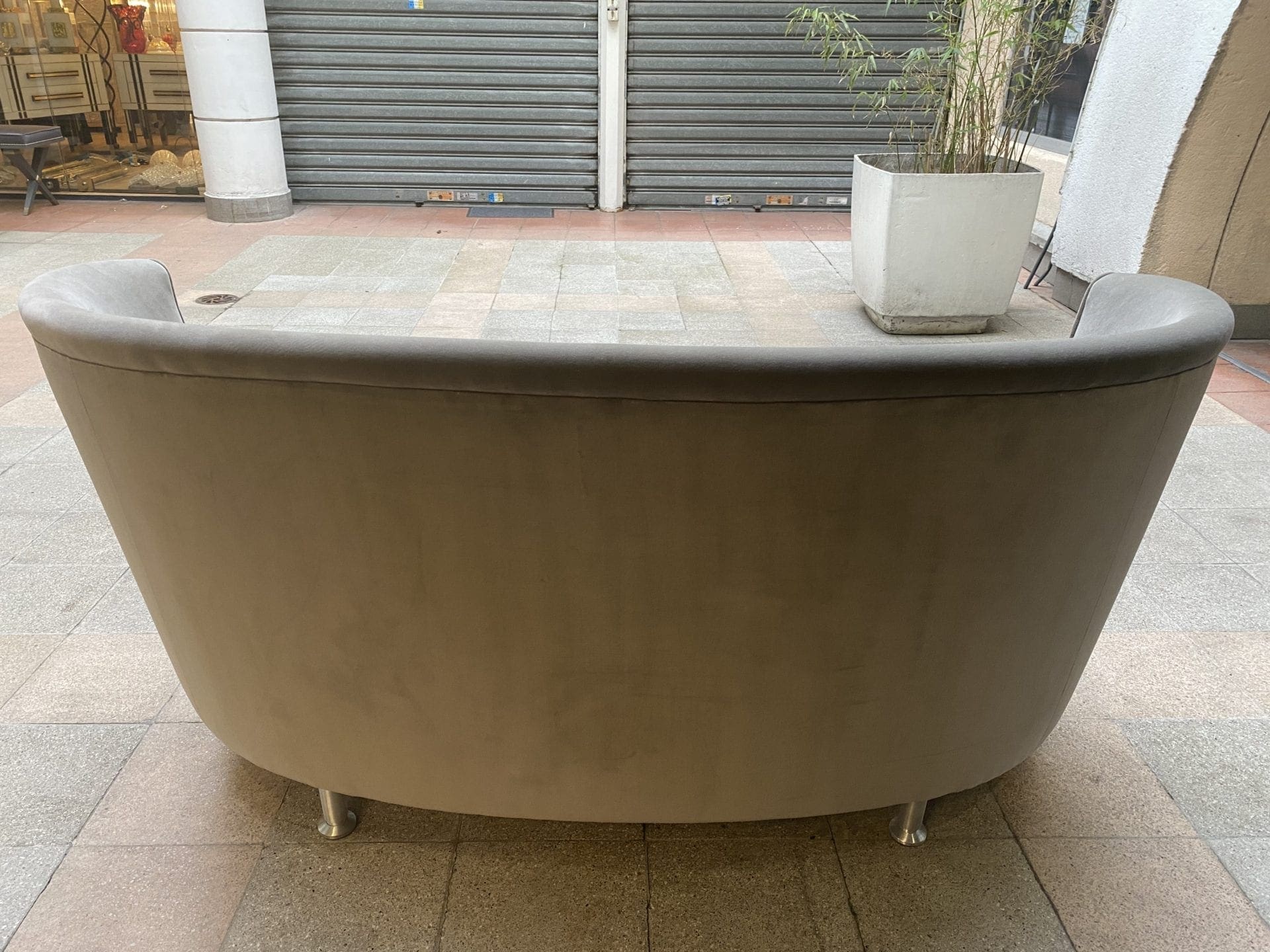 Canapé Moroso velour Gris Souris
