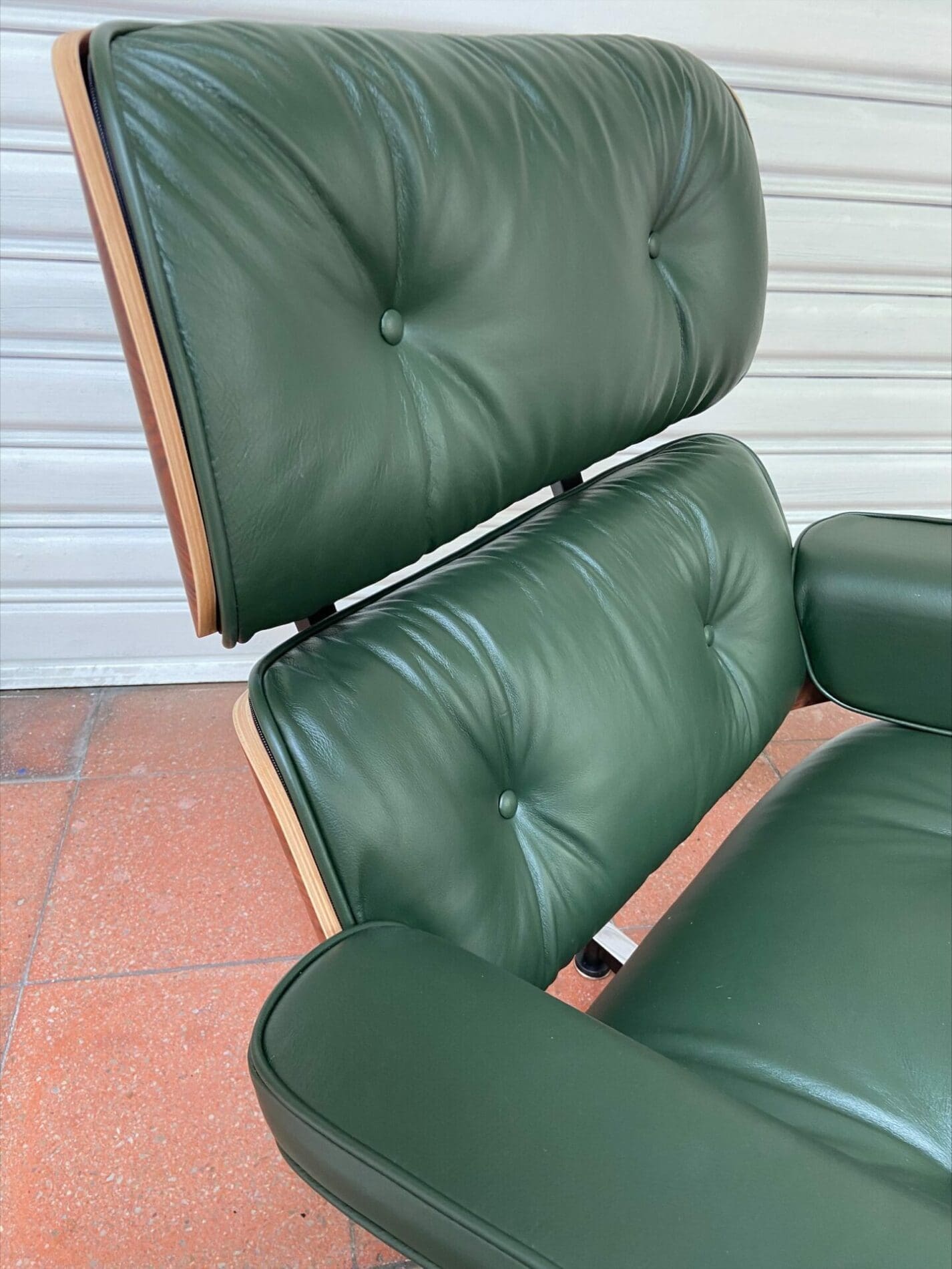 Charles EAMES – Lounge chair et ottoman d’occasion – cuir vert et palissandre
