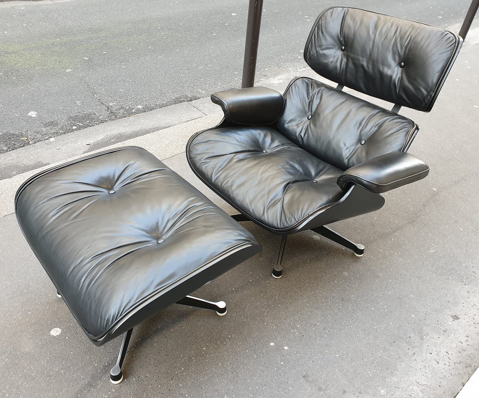 Charles Eames – Fauteuil Lounge + ottoman vintage