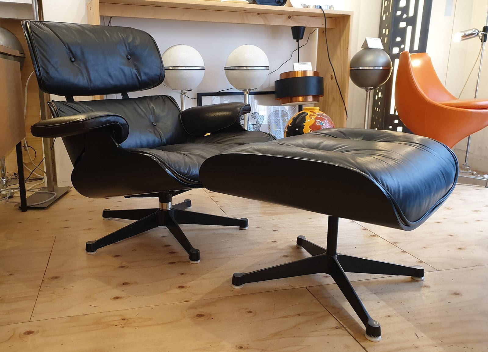 Charles Eames – Fauteuil Lounge + ottoman vintage