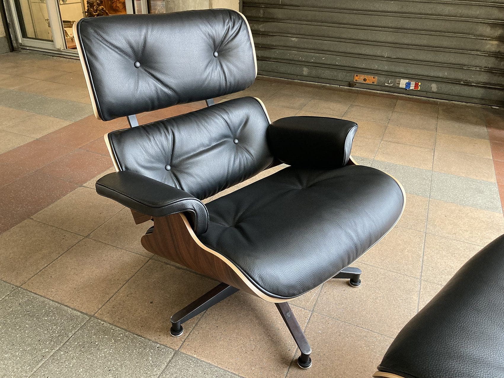 Charles Eames – Lounge chair occasion et son ottoman cuir noir
