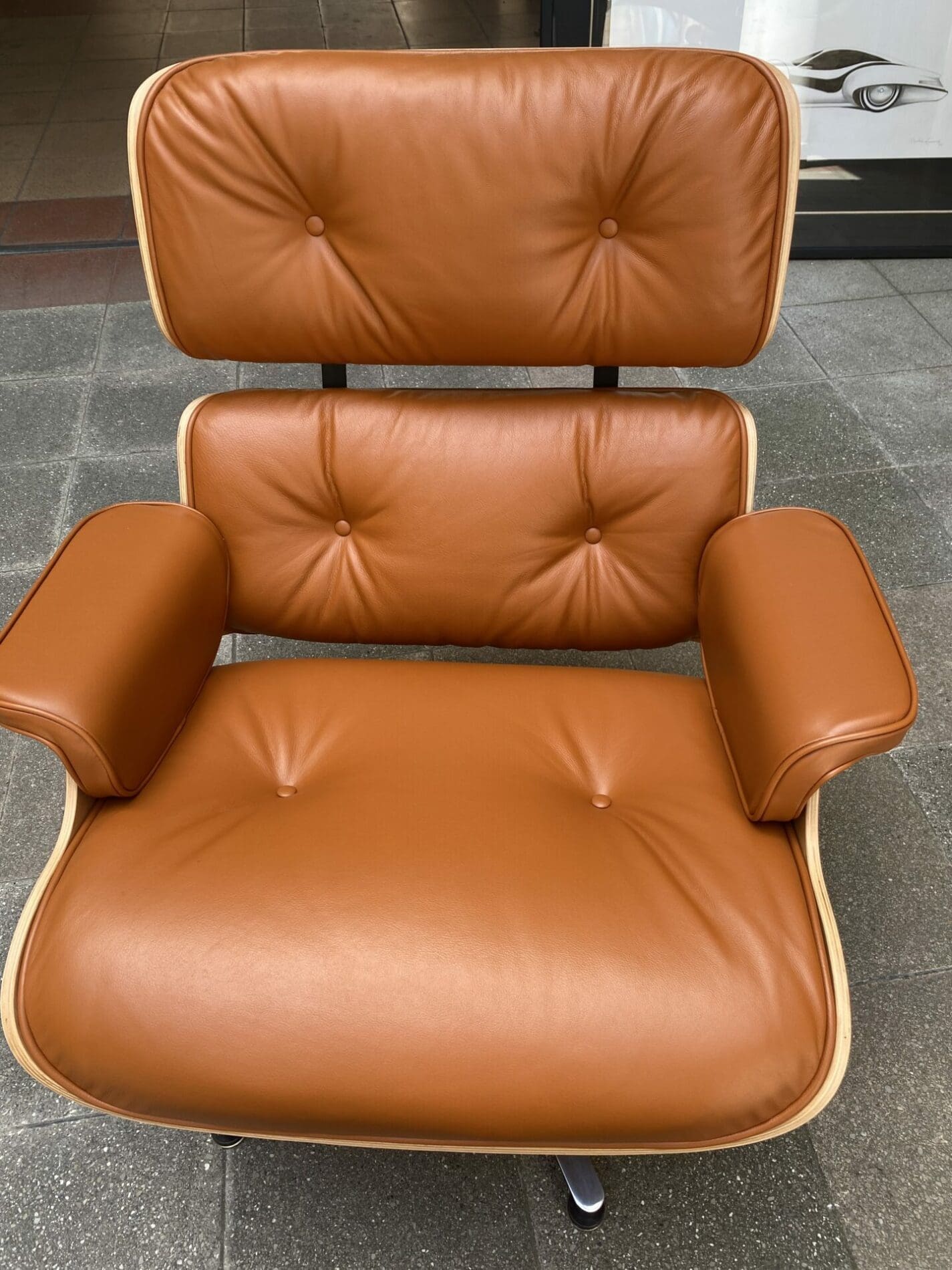 Charles Eames – Lounge chair et son ottoman Cognac avec certificat 3