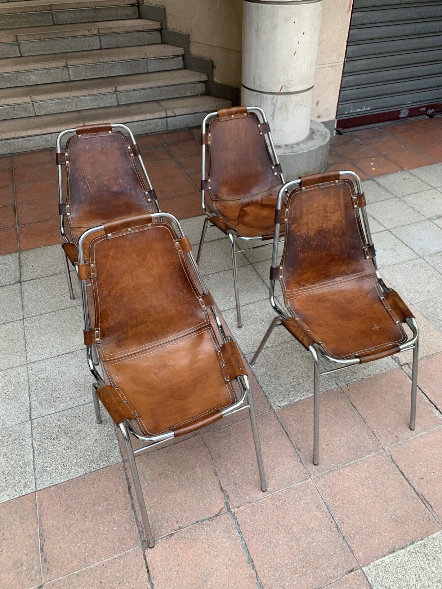Charlotte PERRIAND – 4 chaises Les Arcs