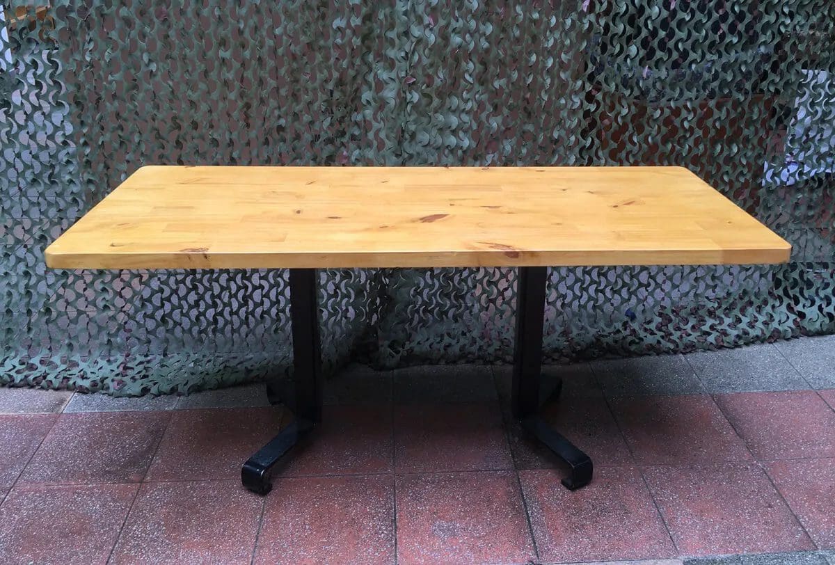 Charlotte PERRIAND – Table SAM – dite  » Pieds canard