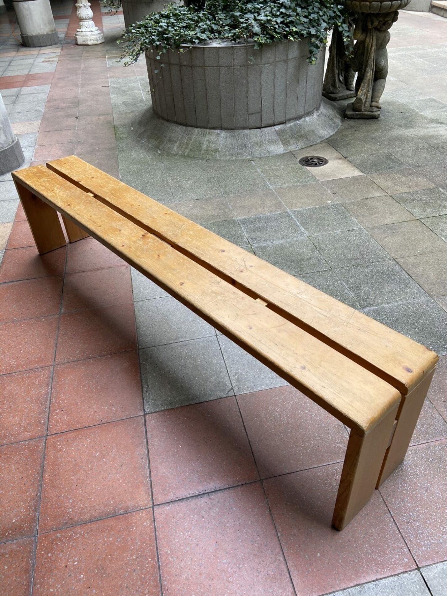Charlotte Perriand – Banc – La station Les Arcs, Savoie