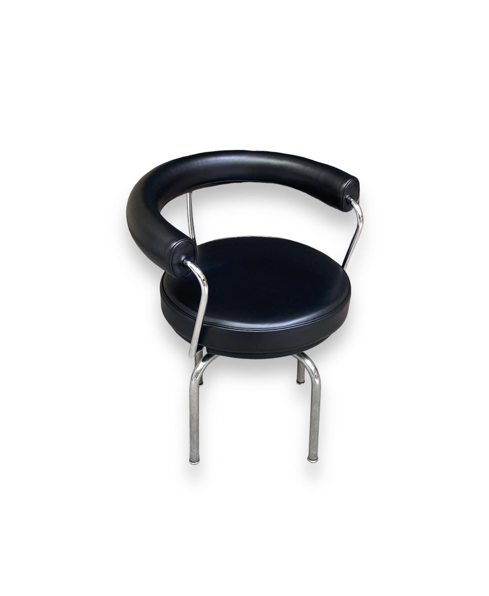 Charlotte Perriand – Chaise LC7 noire pivotante  Occasion