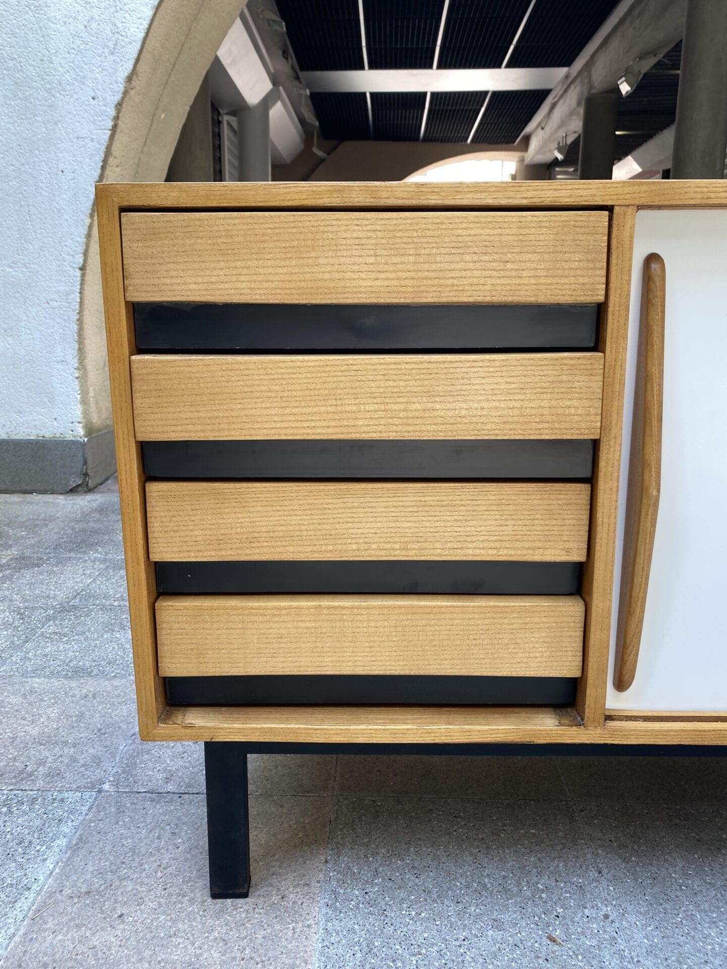 Charlotte Perriand – Enfilade Cansado