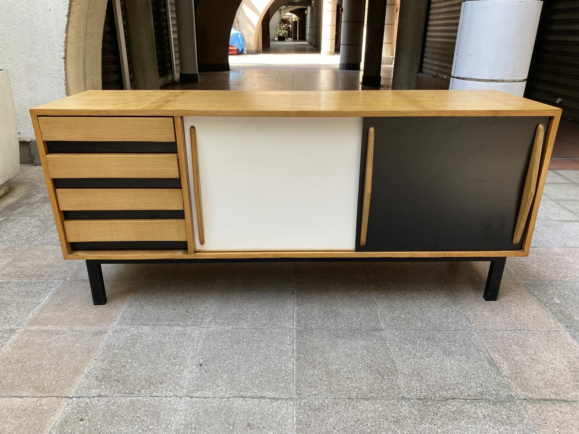 Charlotte Perriand – Enfilade Cansado