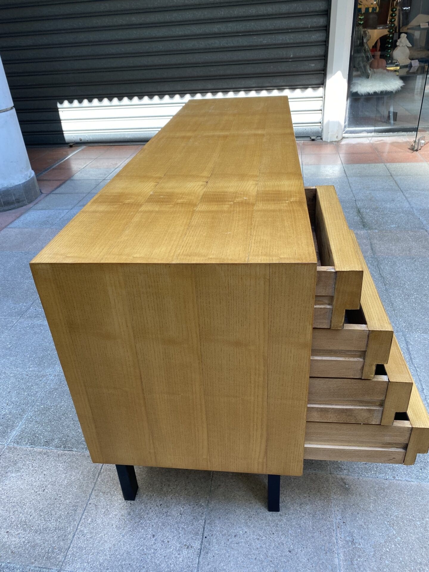 Charlotte Perriand – Enfilade Cansado