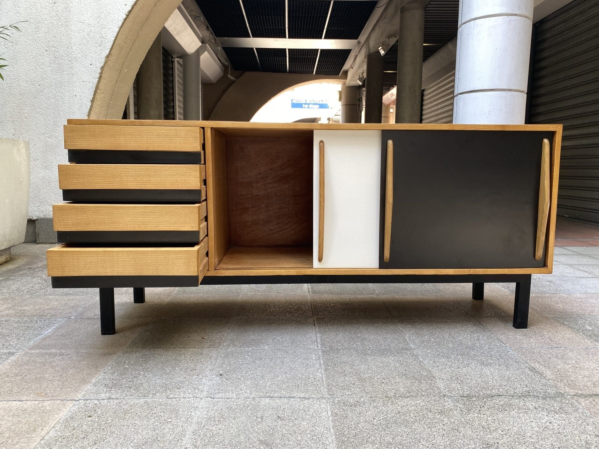 Charlotte Perriand – Enfilade Cansado