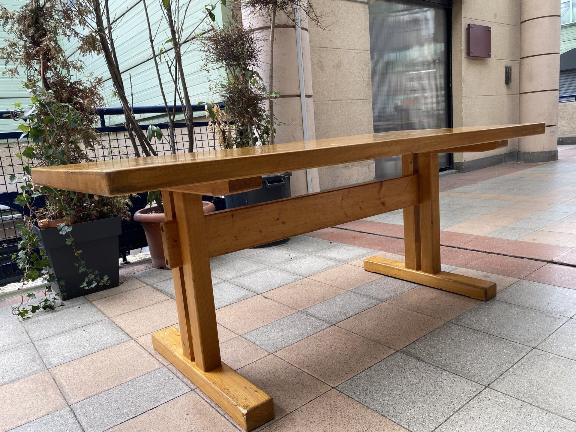 Charlotte Perriand – Table salle à manger – les arcs