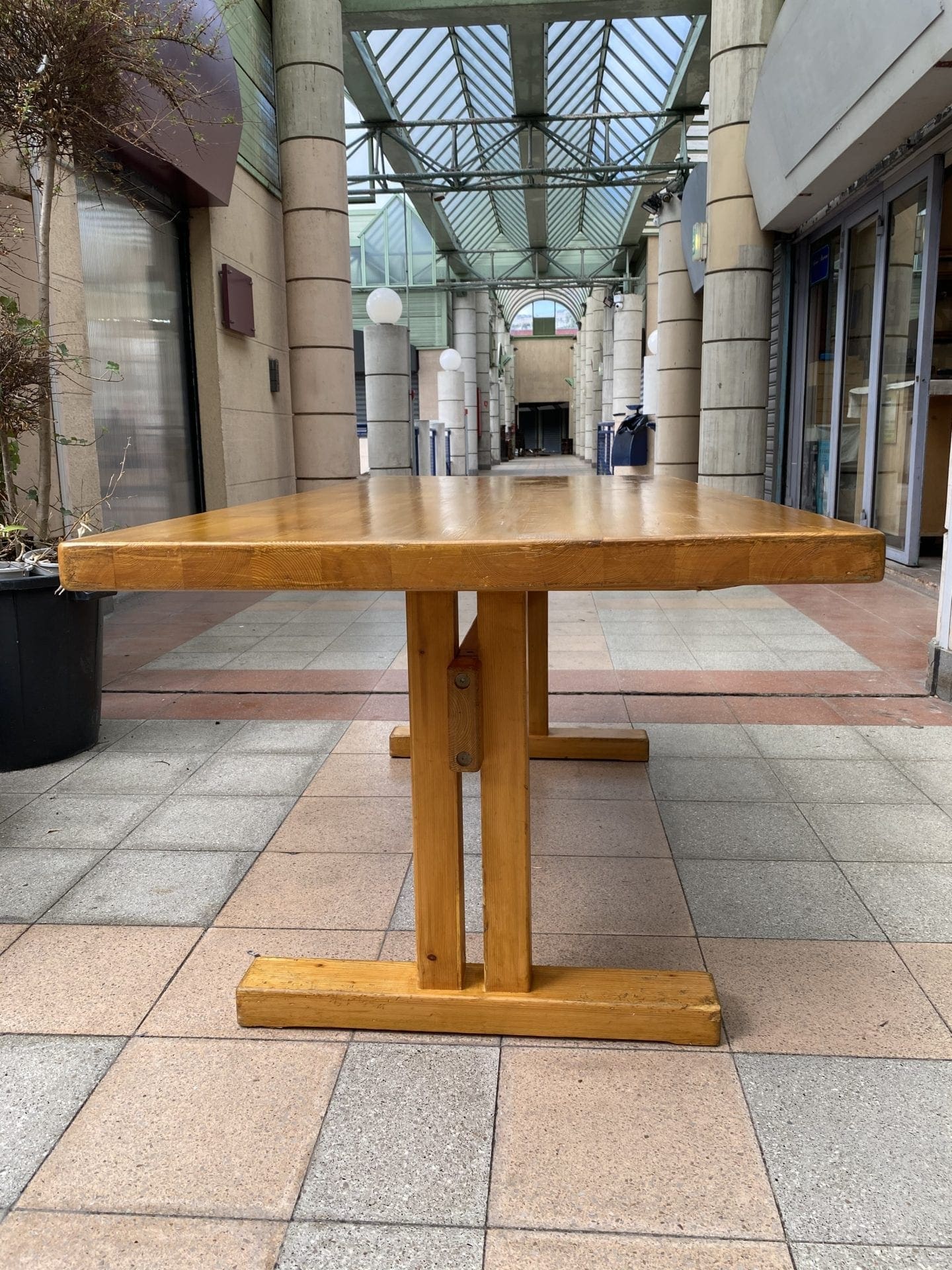 Charlotte Perriand – Table salle à manger – les arcs