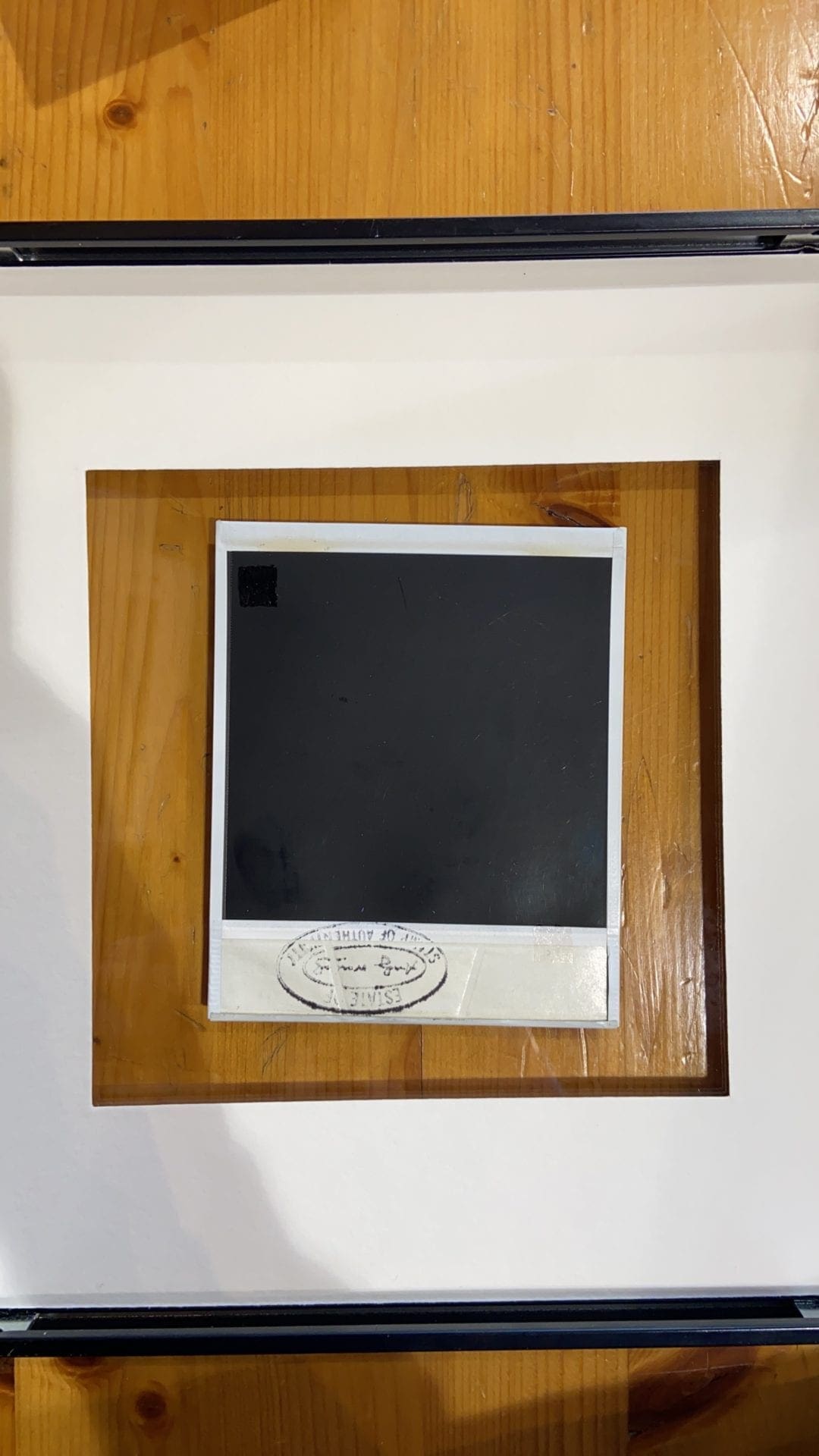 Andy Warhol – Photographie Polaroïd originale « Bureau » (1976) – Encadrée