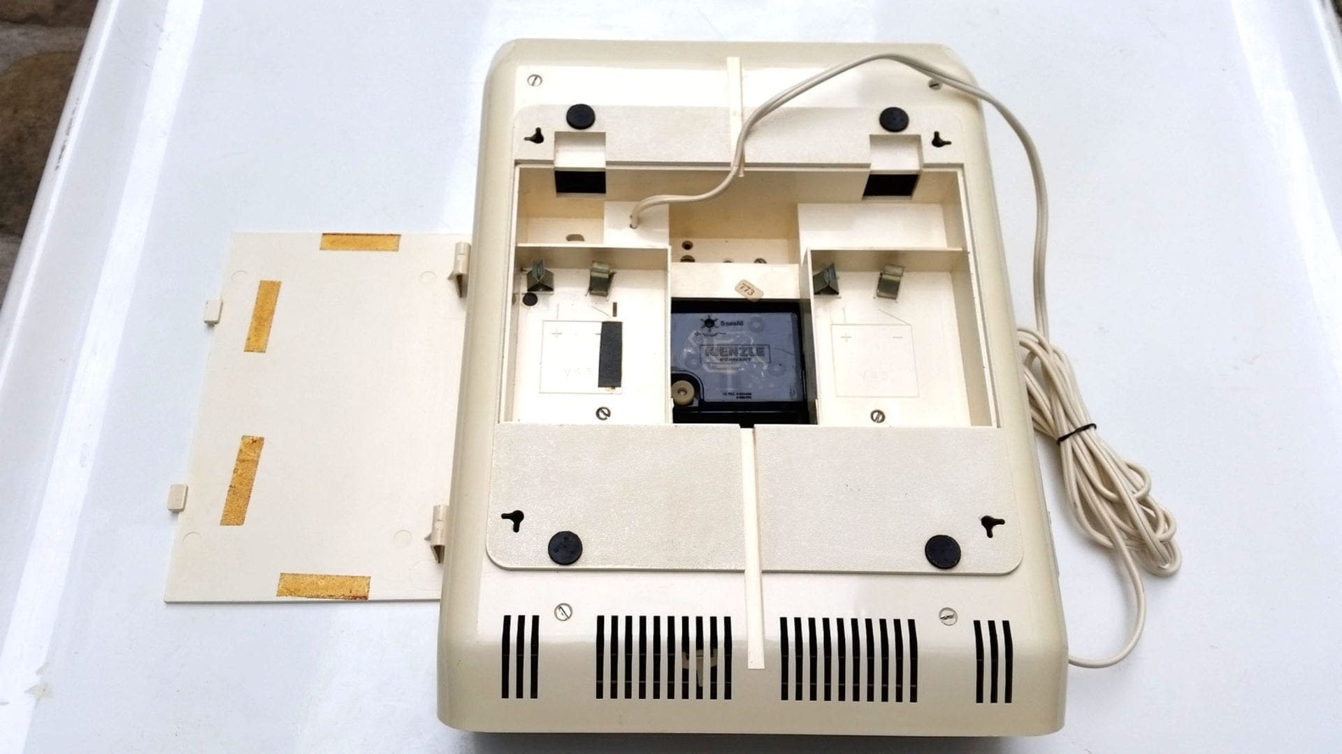Radio/horloge Europhon H30 par Adriano Rampoldi