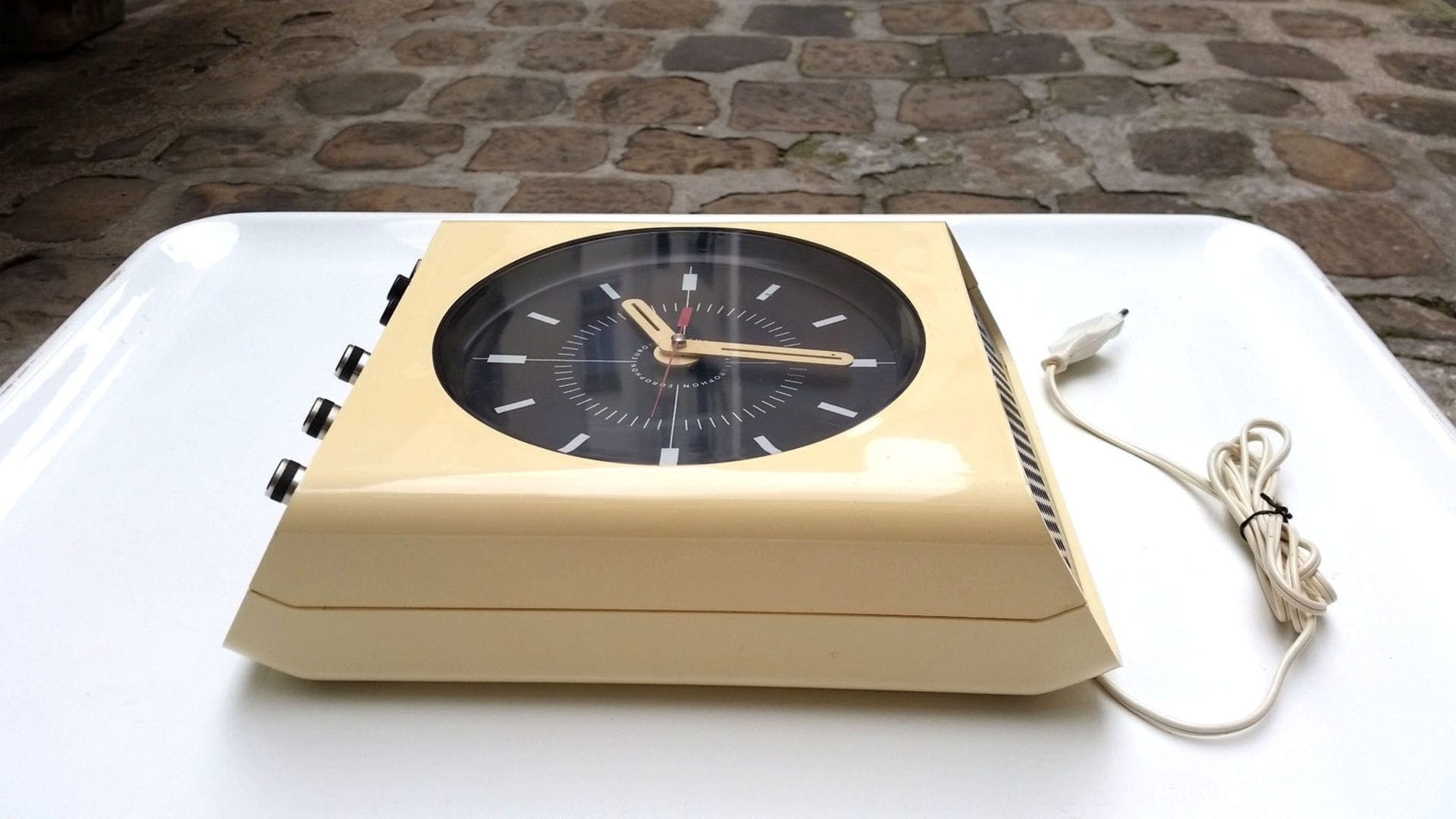 Radio/horloge Europhon H30 par Adriano Rampoldi