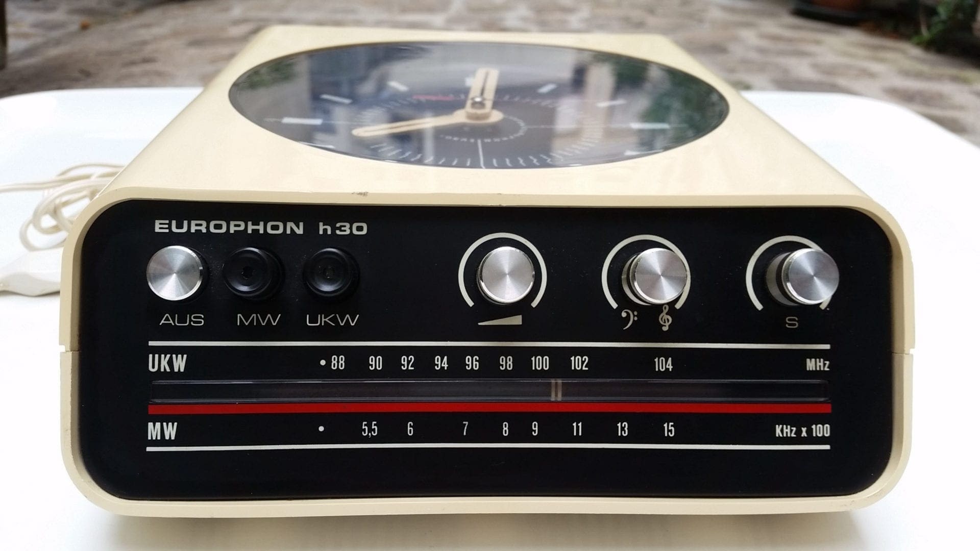 Radio/horloge Europhon H30 par Adriano Rampoldi