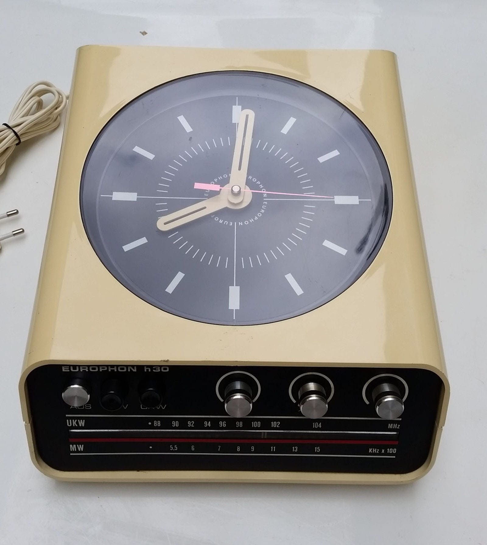 Radio/horloge Europhon H30 par Adriano Rampoldi