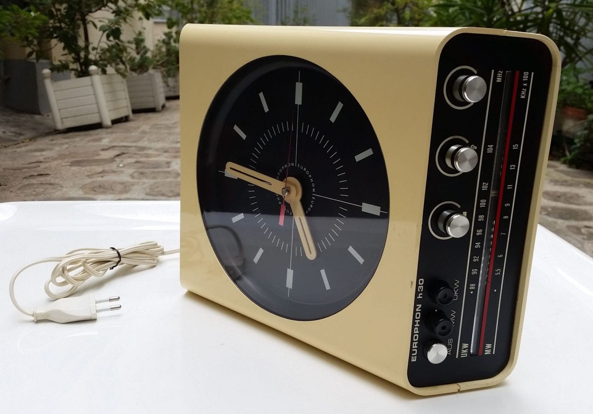 Radio/horloge Europhon H30 par Adriano Rampoldi