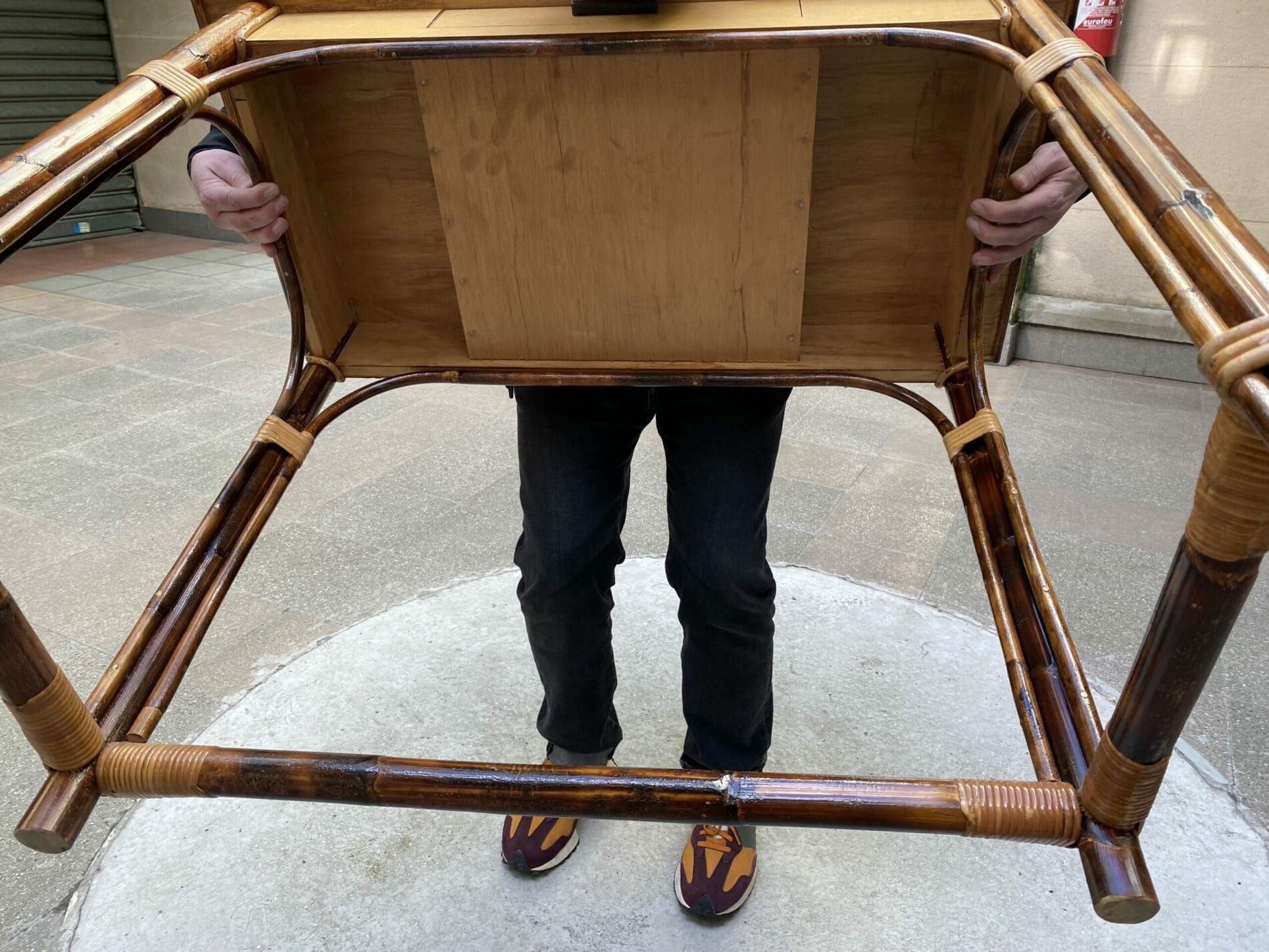 Bureau Vintage en Rotin par Adrien Audoux & Frida Minet