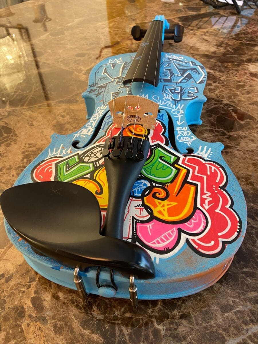 Alberto Blanchart – Tuned violin art