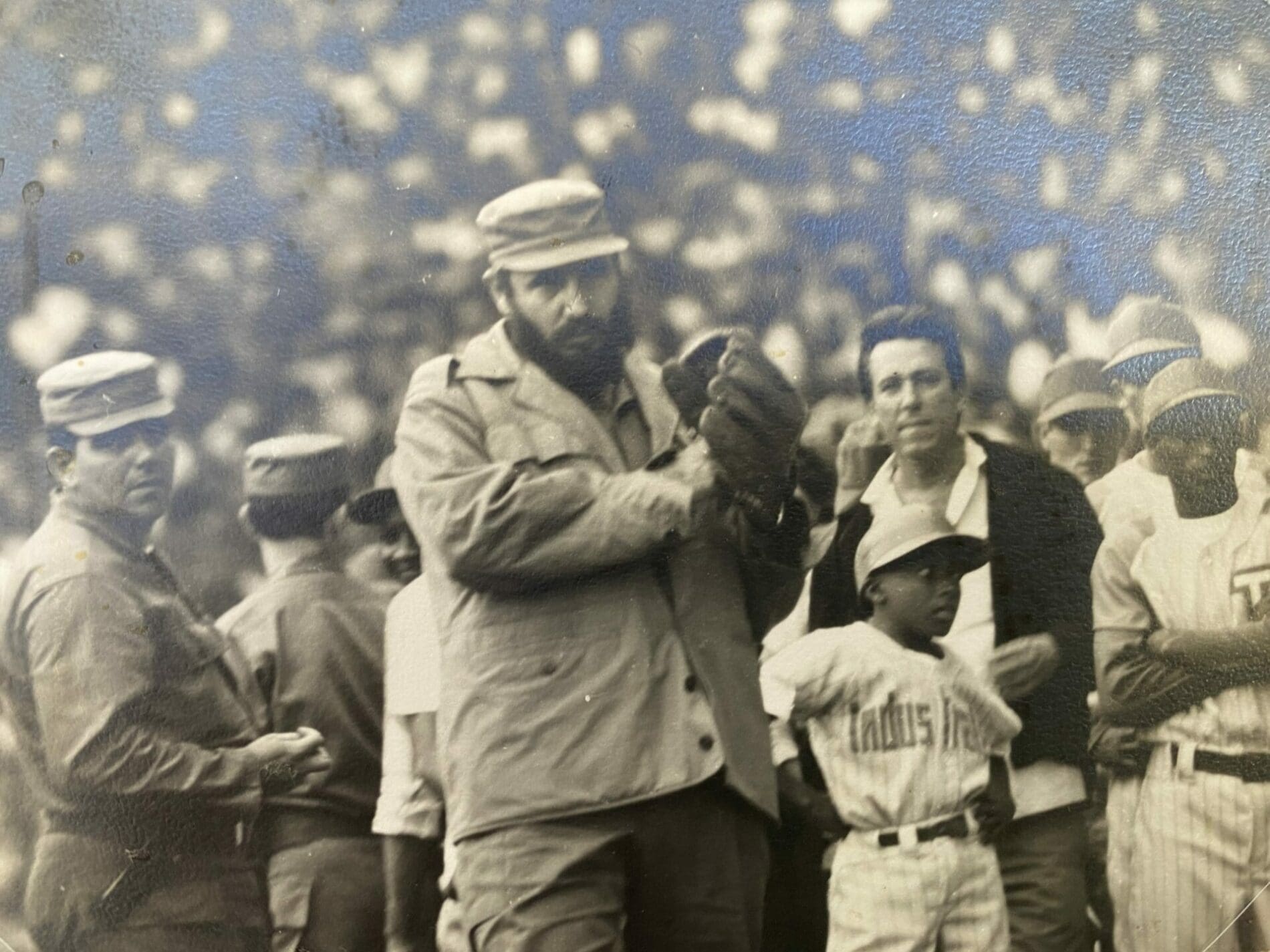 Alberto Korda – Fidel Castro jouant au base ball