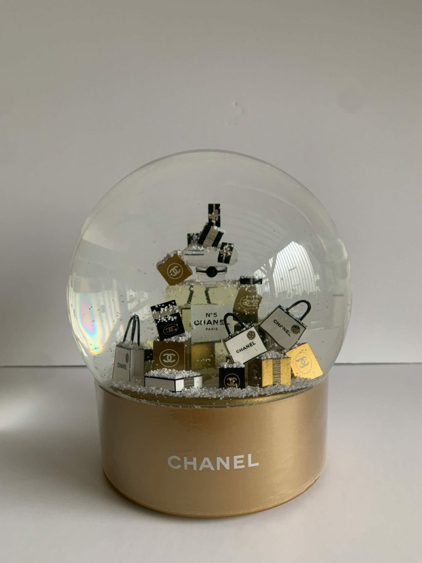 Boule à neige motorisée « Chanel »
