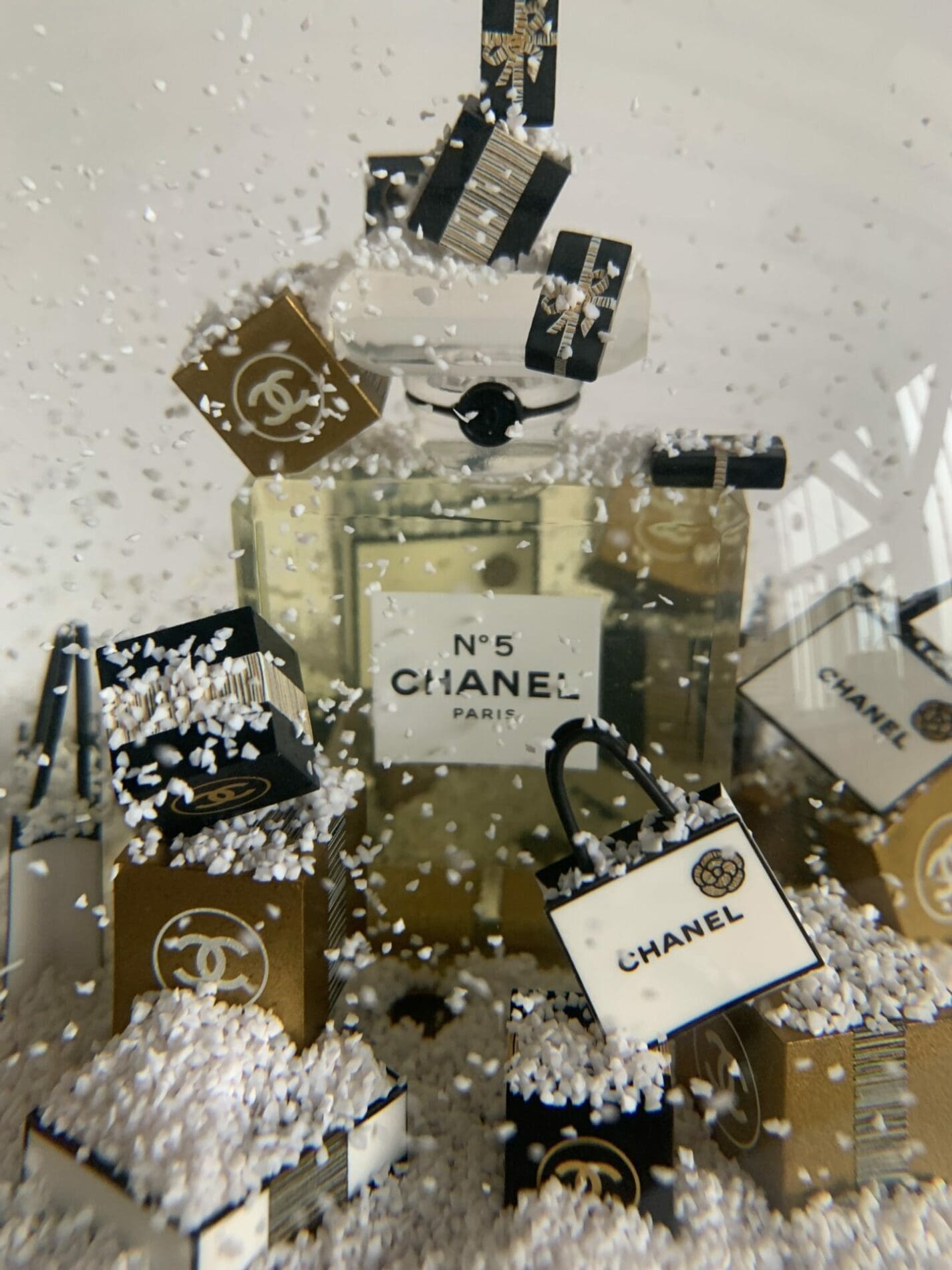 Boule à neige motorisée « Chanel »