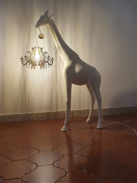 Giraffe in Love XS | Lampadaire par Qeeboo