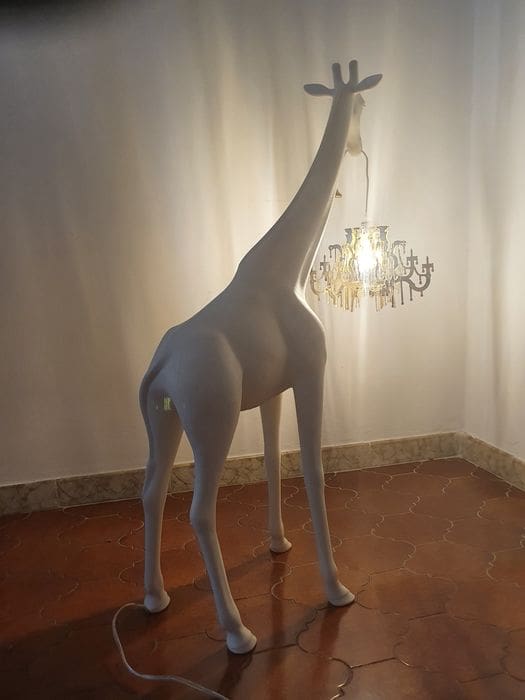 Giraffe in Love XS | Lampadaire par Qeeboo