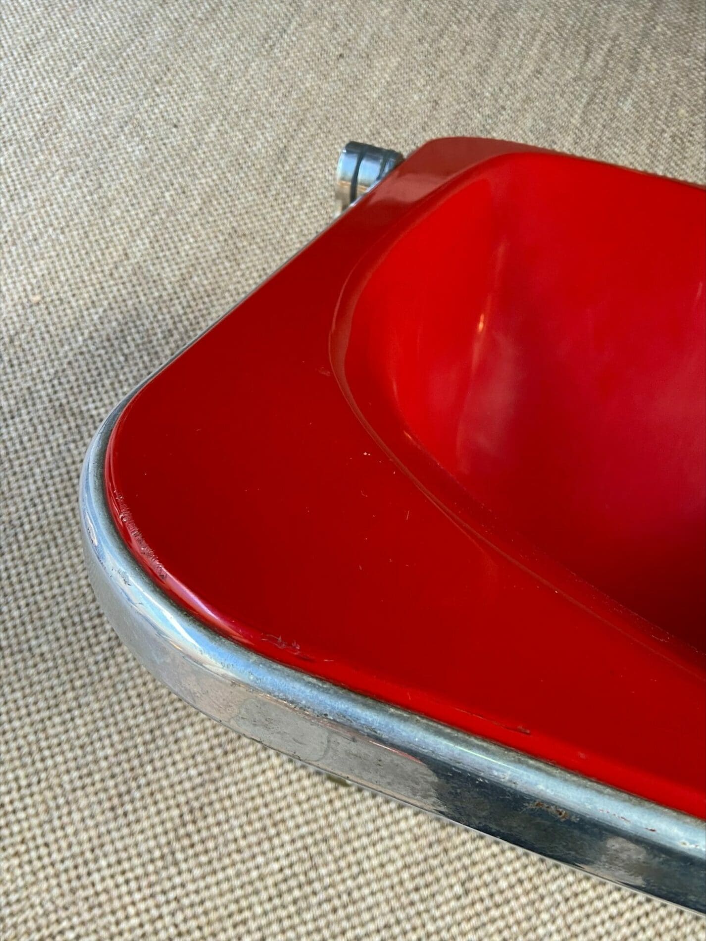 Fauteuil Plona Rouge par Giancarlo Piretti – Édition Castelli (1973)