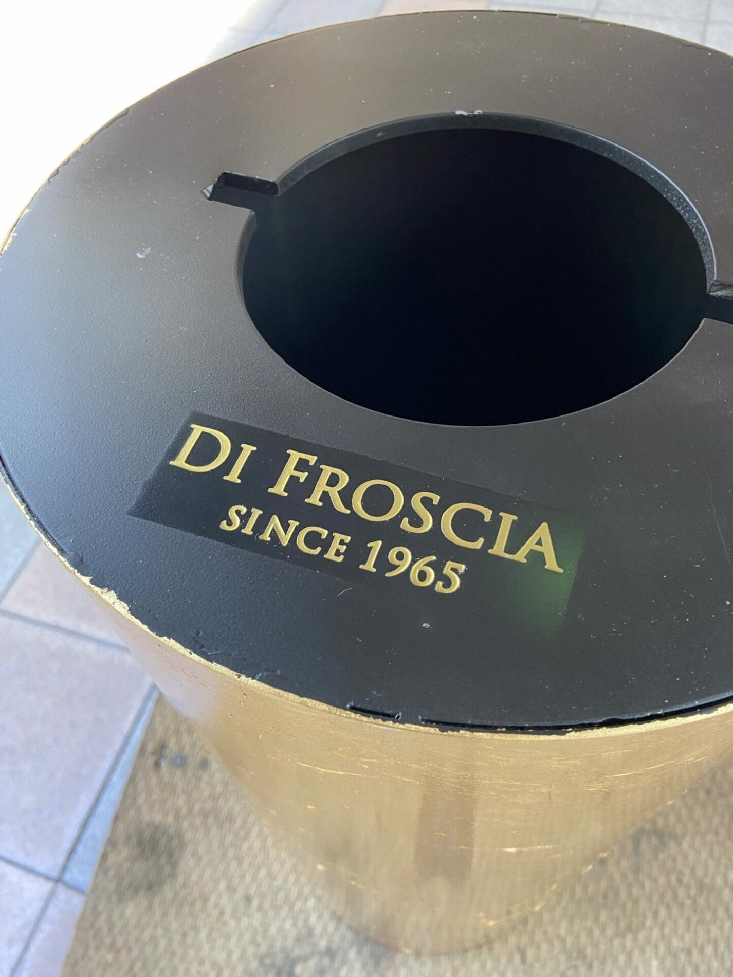 Di Froscia – Table feuille d’or 24 carats