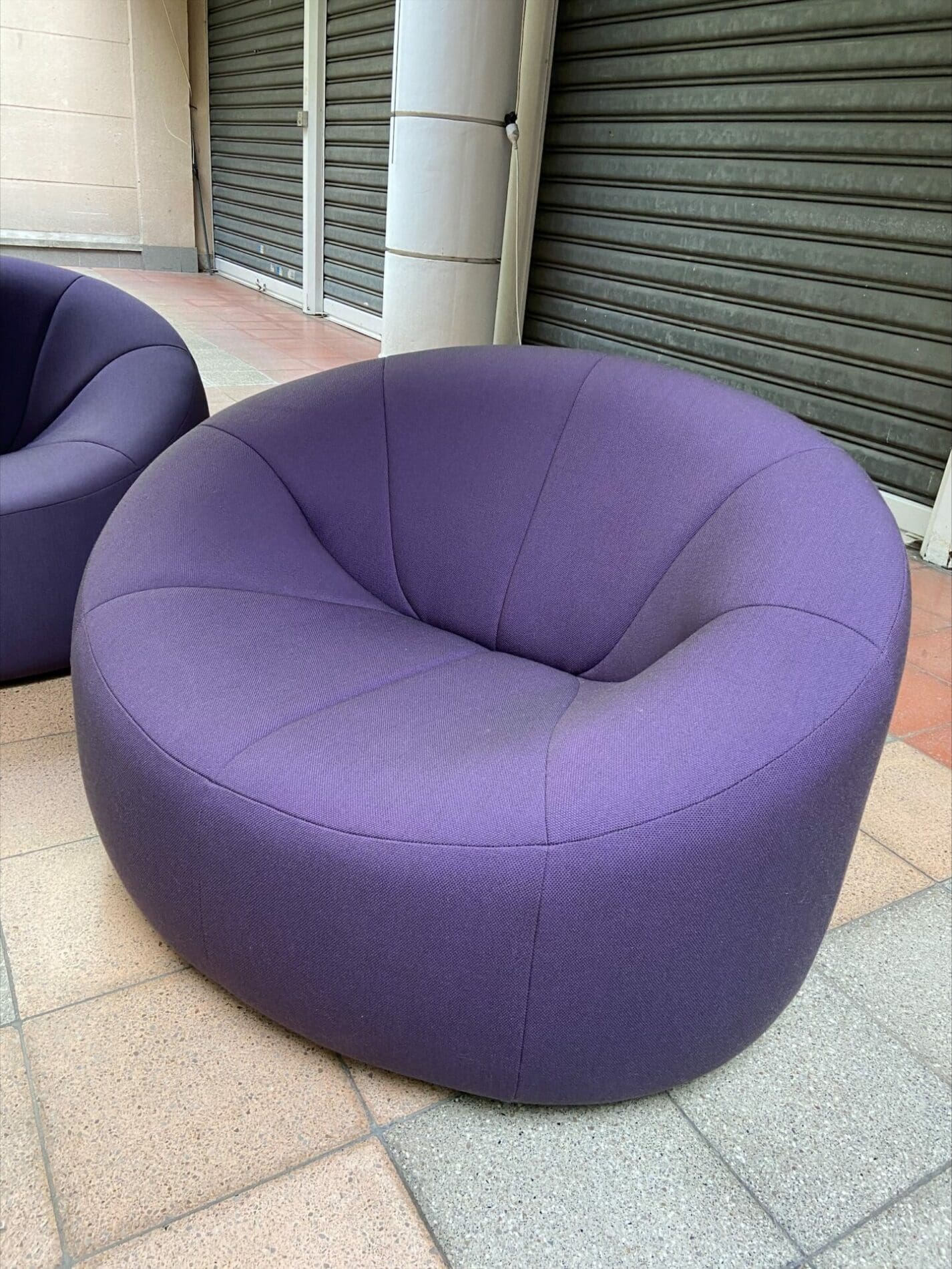 Ensemble Pumpkin par Pierre Paulin en tissu violet, édition Ligne Roset (2008)