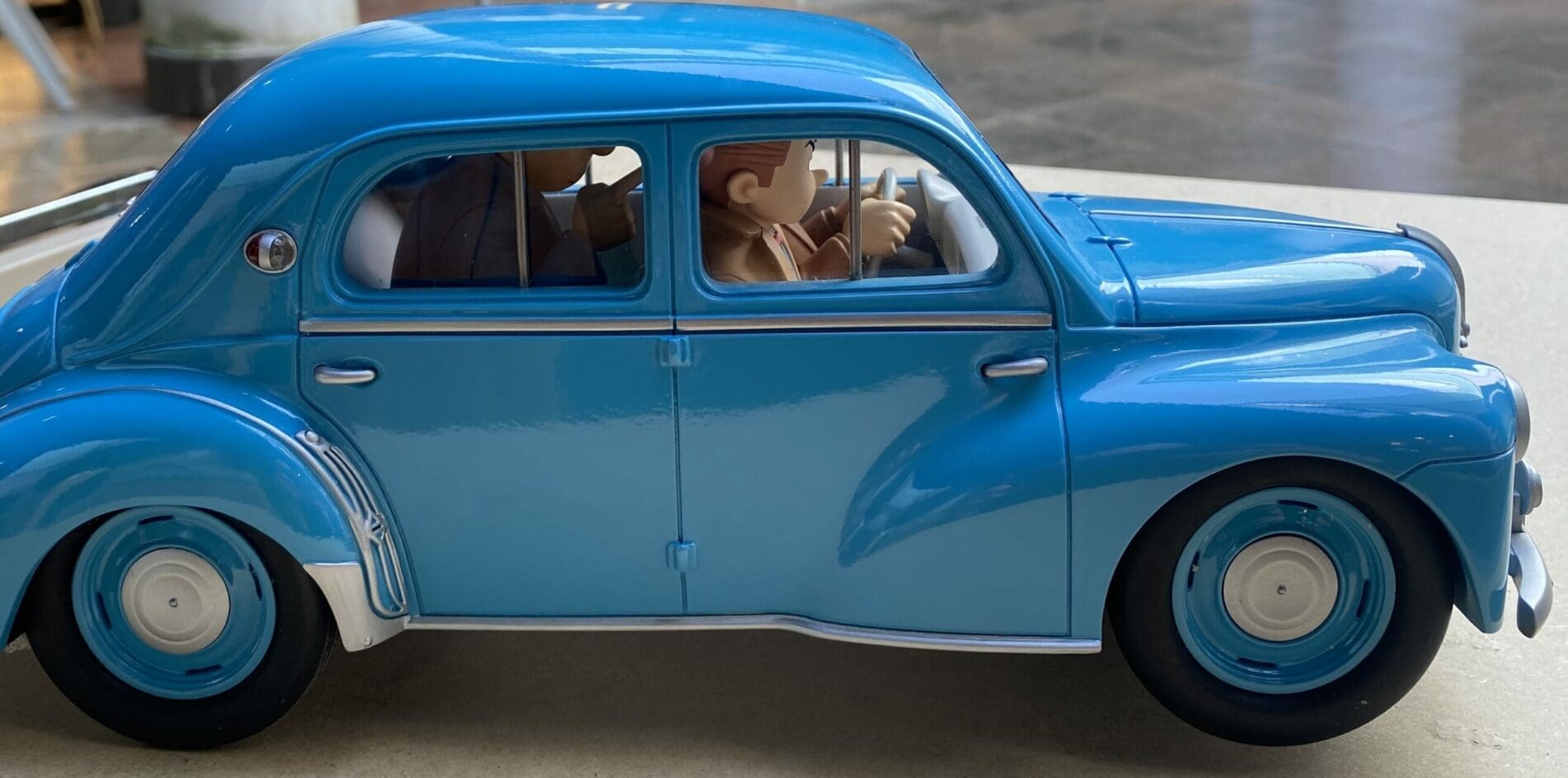 Figurine Aroutcheff Tillieux Gil Jourdan Renault 4CV 1958 (077/233)