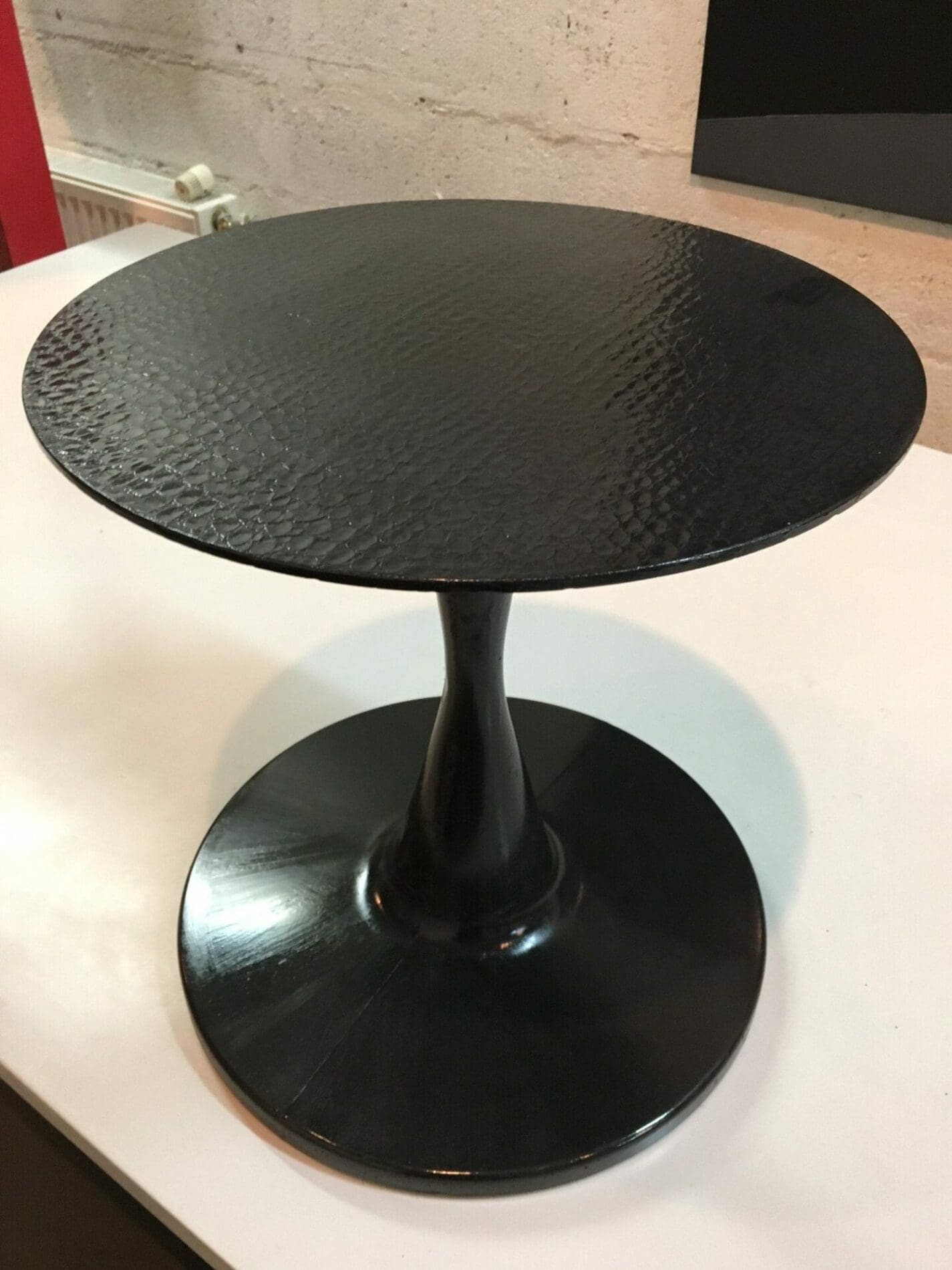 Francesco PASSANITI – tabouret Tondo façon lézard noir