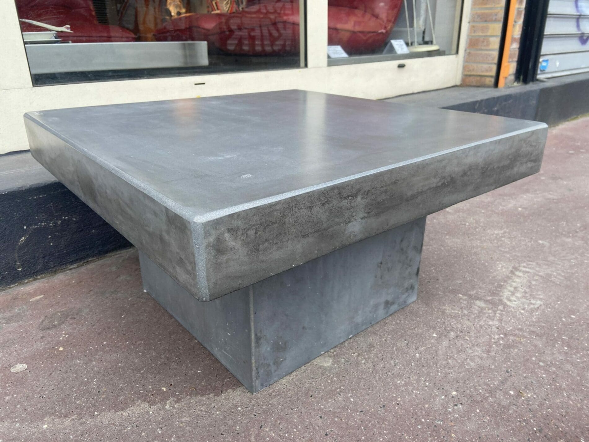 Francesco Passaniti – Table basse béton