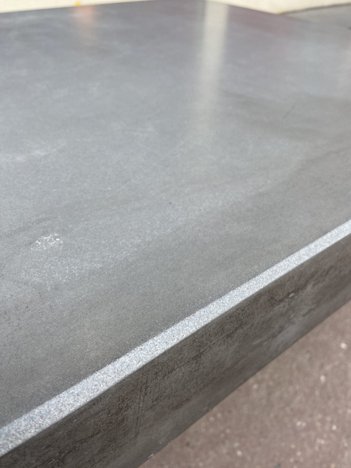 Francesco Passaniti – Table basse béton