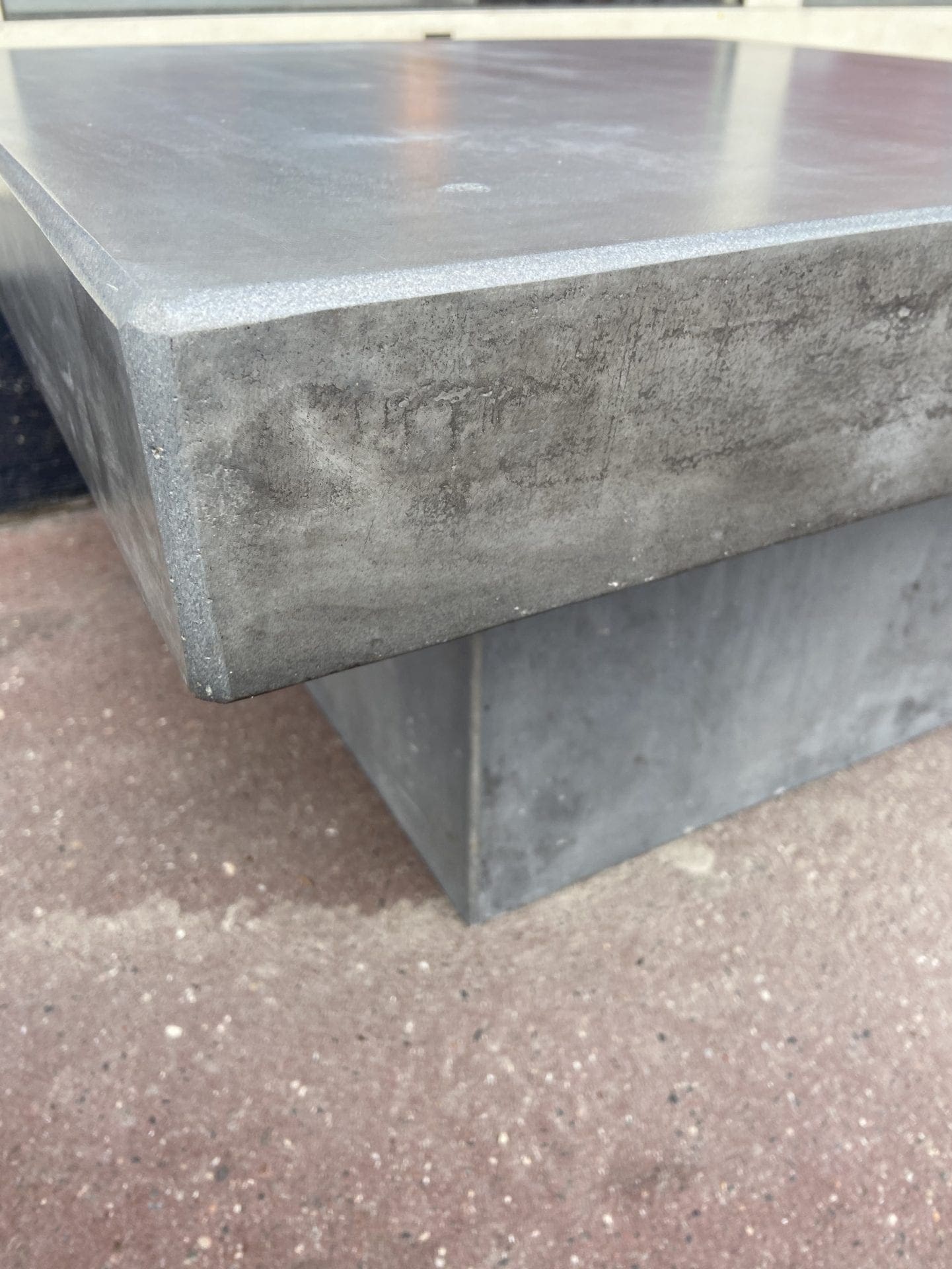 Francesco Passaniti – Table basse béton