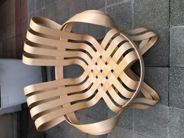 Franck Gehry – Cross Check Chair
