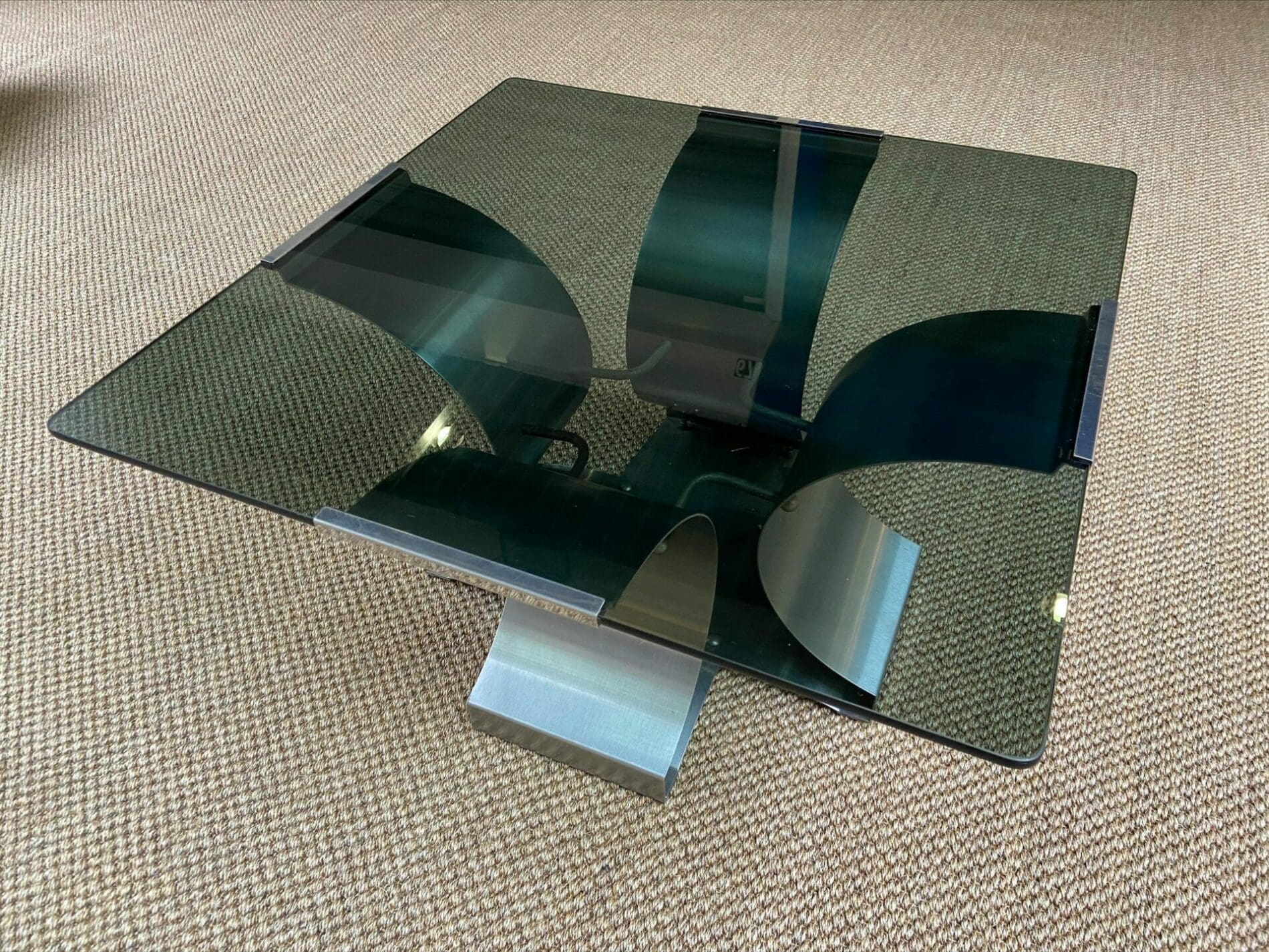 François Monnet – Table basse carrée verre fumé