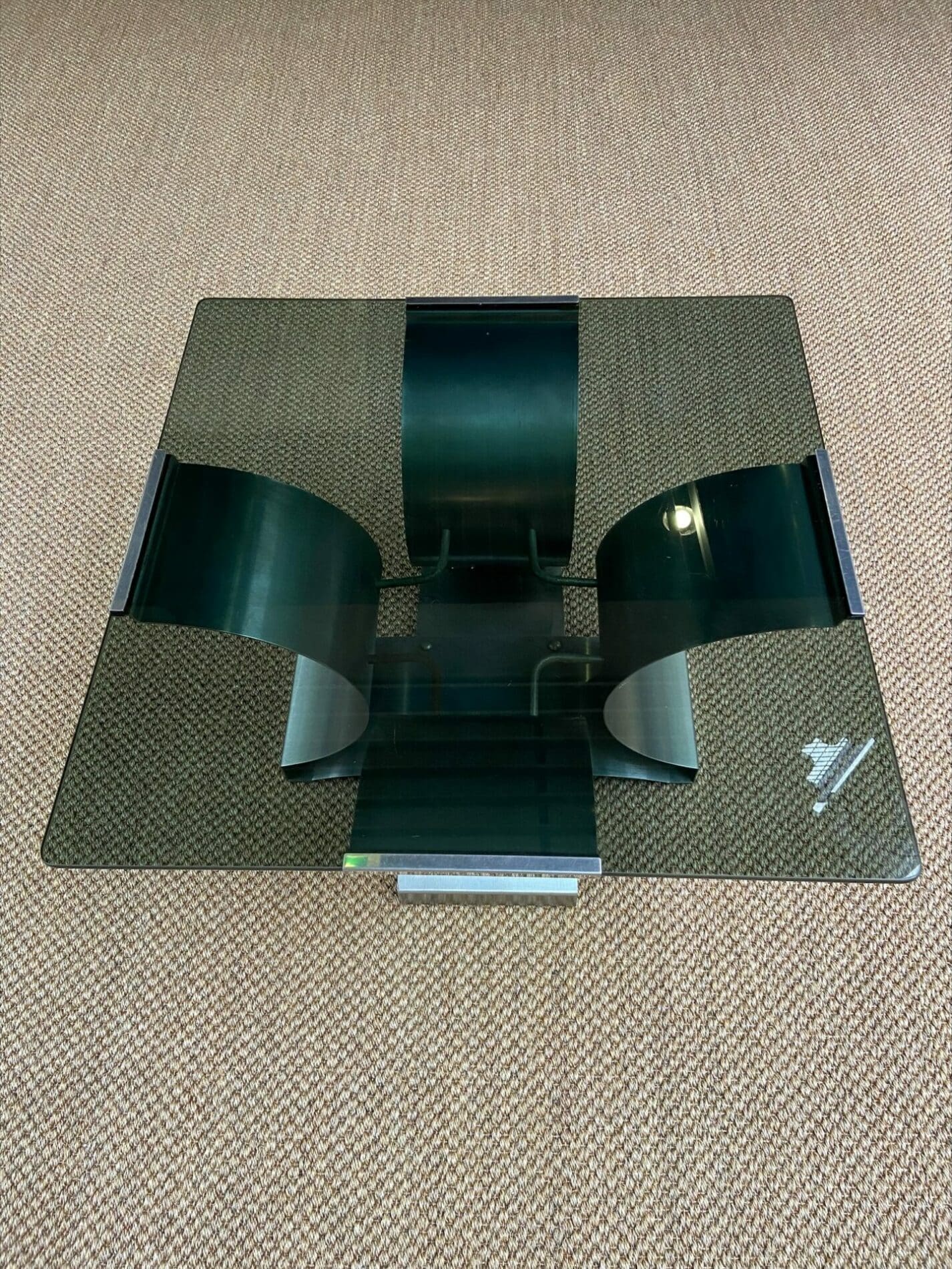 François Monnet – Table basse carrée verre fumé