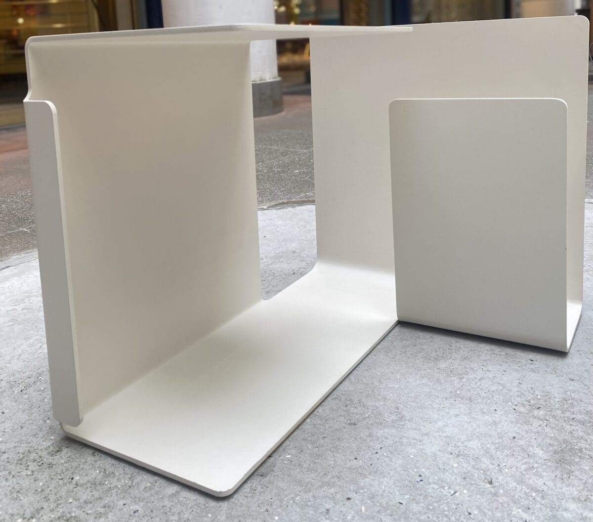 Konstantin Grcic  – paire de tables d’appoint  DIANA C  occasion